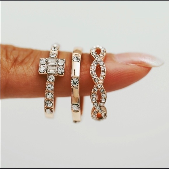 🎉HP🎉 NEW Rose Gold Stackable Ring Set - Picture 4 of 4